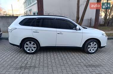 Внедорожник / Кроссовер Mitsubishi Outlander 2013 в 
