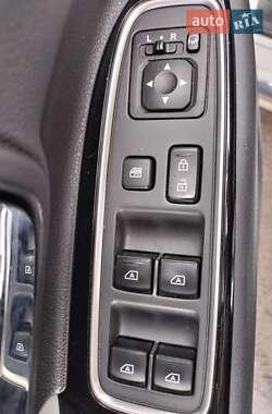 Внедорожник / Кроссовер Mitsubishi Outlander 2019 в Житомире