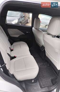 Внедорожник / Кроссовер Mitsubishi Outlander 2019 в Житомире