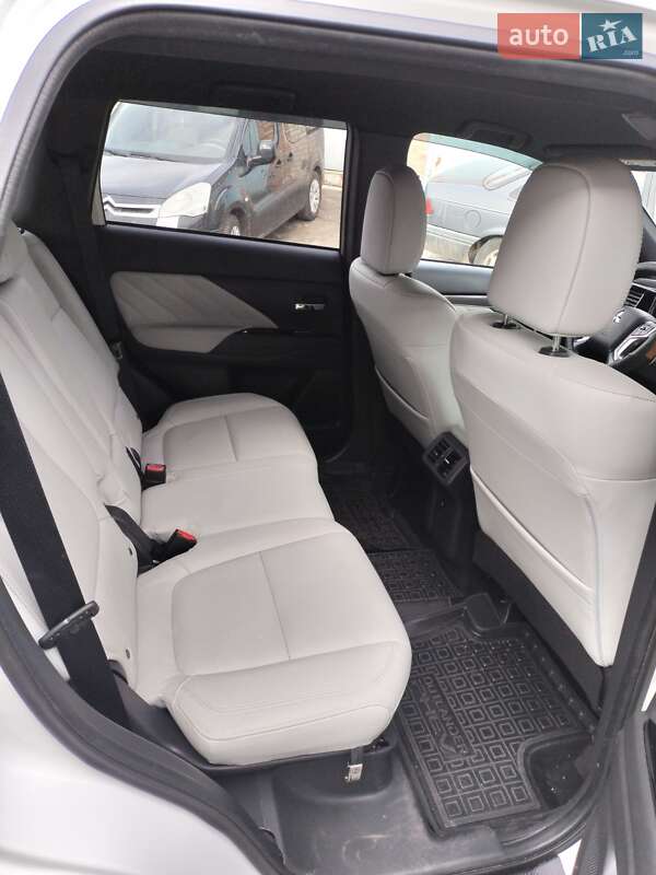 Позашляховик / Кросовер Mitsubishi Outlander 2019 в Житомирі