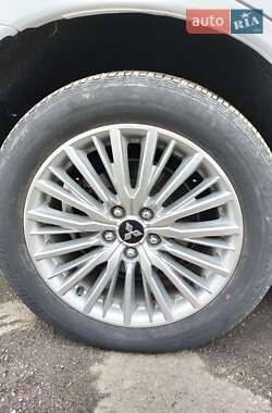 Внедорожник / Кроссовер Mitsubishi Outlander 2019 в Житомире