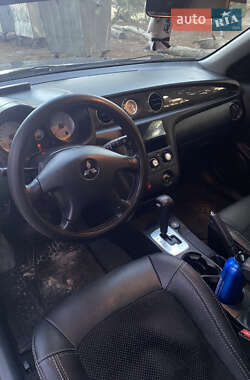 Внедорожник / Кроссовер Mitsubishi Outlander 2010 в 