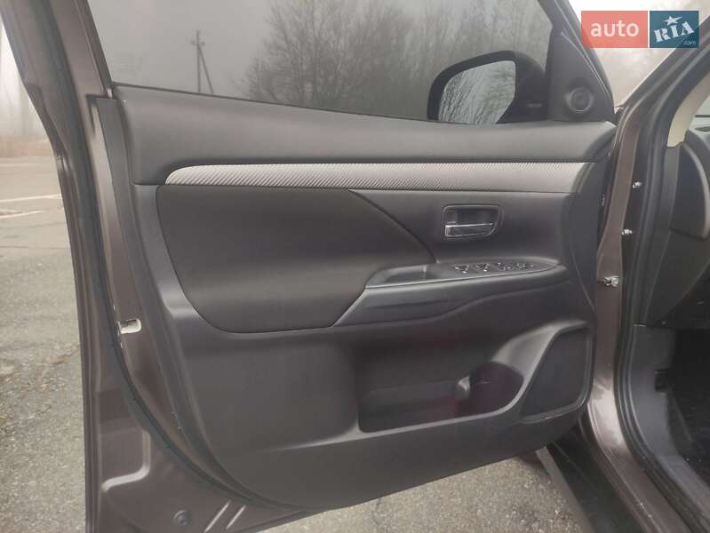 Внедорожник / Кроссовер Mitsubishi Outlander 2018 в Черкассах