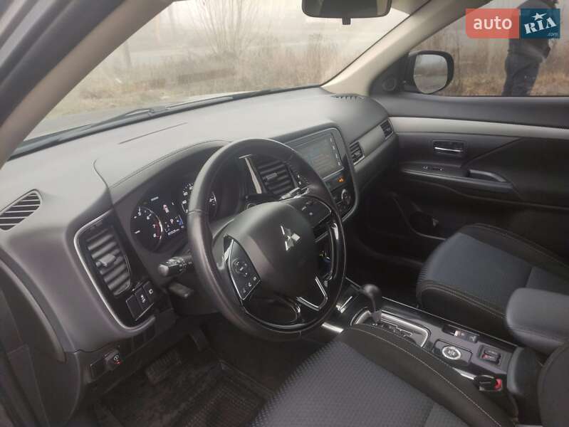 Внедорожник / Кроссовер Mitsubishi Outlander 2018 в Черкассах