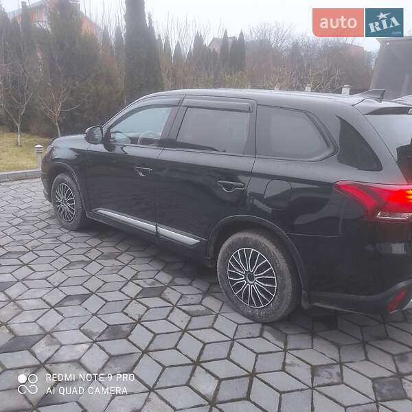 Позашляховик / Кросовер Mitsubishi Outlander 2017 в Хмельницькому