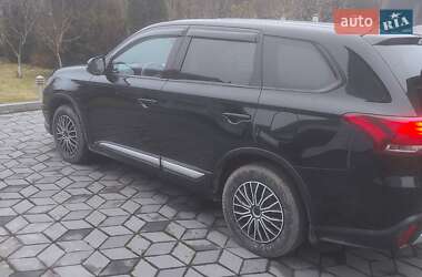 Внедорожник / Кроссовер Mitsubishi Outlander 2017 в Хмельницком