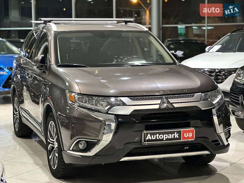 Внедорожник / Кроссовер Mitsubishi Outlander 2015 в Одессе