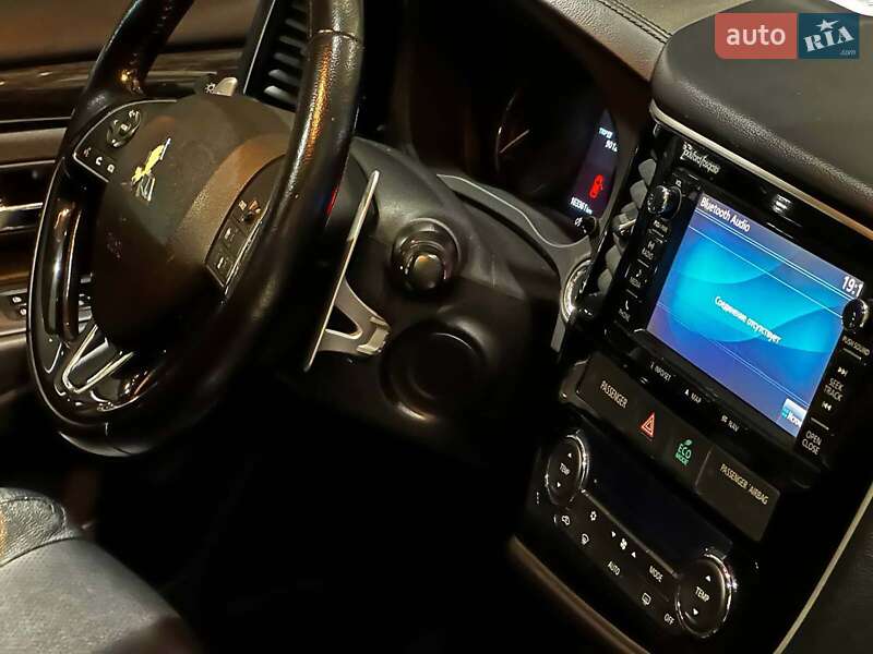 Внедорожник / Кроссовер Mitsubishi Outlander 2015 в Одессе