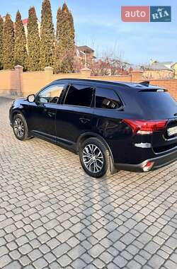 Внедорожник / Кроссовер Mitsubishi Outlander 2016 в 