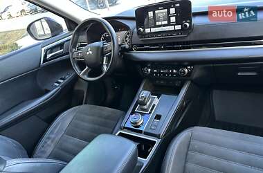 Позашляховик / Кросовер Mitsubishi Outlander 2022 в 