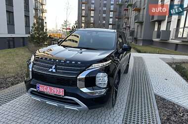 Позашляховик / Кросовер Mitsubishi Outlander 2022 в 