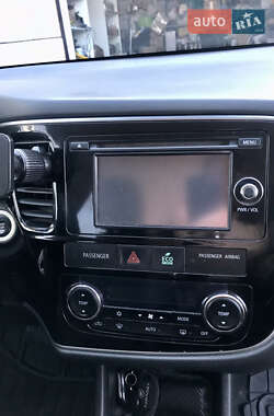 Внедорожник / Кроссовер Mitsubishi Outlander 2014 в 