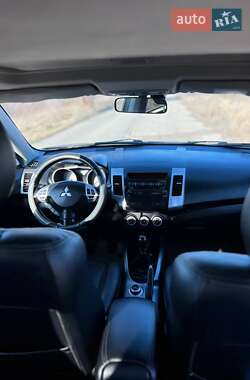 Внедорожник / Кроссовер Mitsubishi Outlander 2009 в 