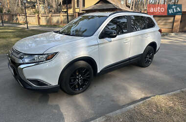 Внедорожник / Кроссовер Mitsubishi Outlander 2018 в Чернигове