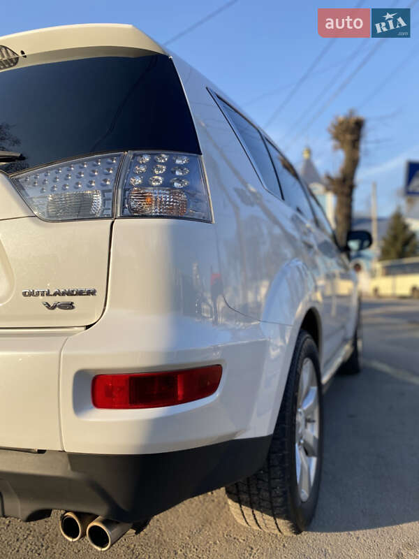 Позашляховик / Кросовер Mitsubishi Outlander 2010 в Житомирі