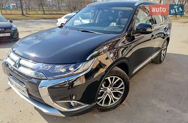 Позашляховик / Кросовер Mitsubishi Outlander 2017 в Львові