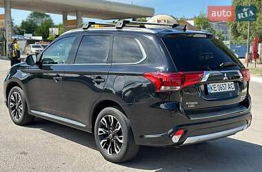 Позашляховик / Кросовер Mitsubishi Outlander 2018 в 