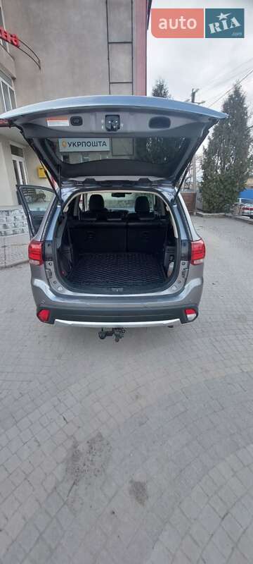Внедорожник / Кроссовер Mitsubishi Outlander 2017 в Хмельницком