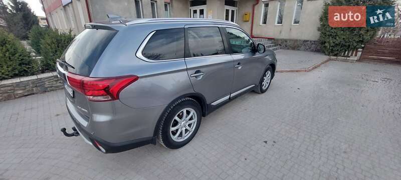 Внедорожник / Кроссовер Mitsubishi Outlander 2017 в Хмельницком