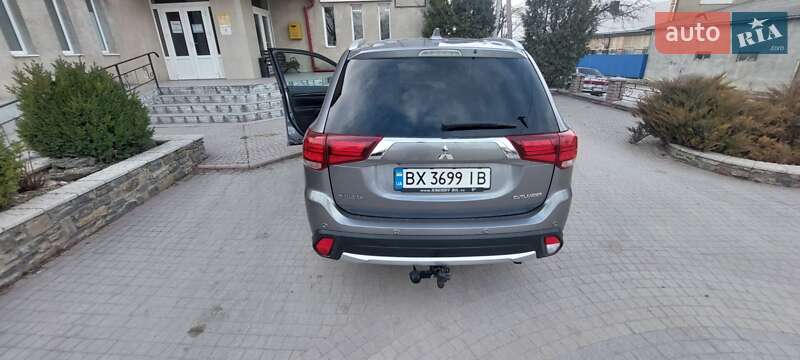 Внедорожник / Кроссовер Mitsubishi Outlander 2017 в Хмельницком