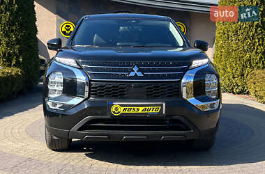 Внедорожник / Кроссовер Mitsubishi Outlander 2022 в 