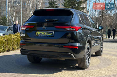 Внедорожник / Кроссовер Mitsubishi Outlander 2022 в 