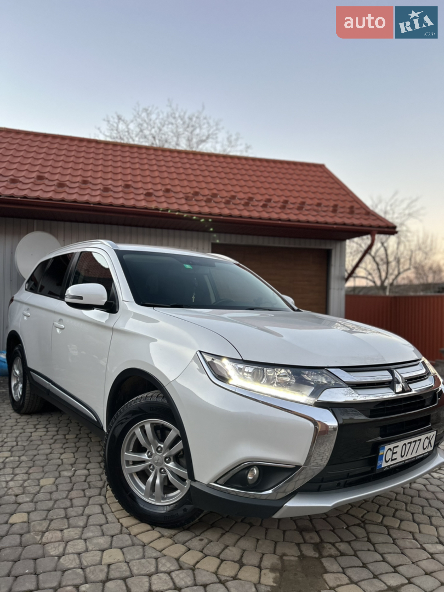 2018 Mitsubishi Outlander - фото 1