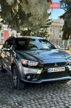 Внедорожник / Кроссовер Mitsubishi Outlander 2016 в 