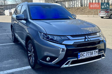 Внедорожник / Кроссовер Mitsubishi Outlander 2019 в Львове