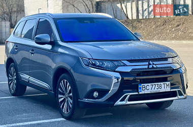 Внедорожник / Кроссовер Mitsubishi Outlander 2019 в Львове