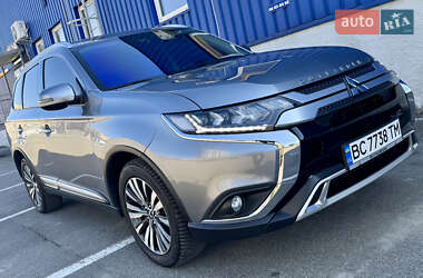 Внедорожник / Кроссовер Mitsubishi Outlander 2019 в Львове