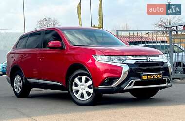 Позашляховик / Кросовер Mitsubishi Outlander 2018 в Києві