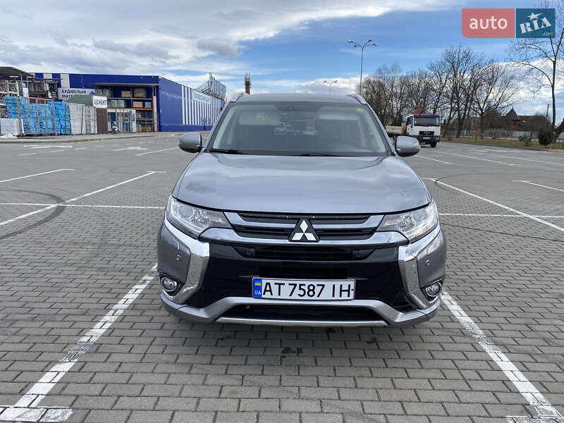 Позашляховик / Кросовер Mitsubishi Outlander 2016 в Коломиї