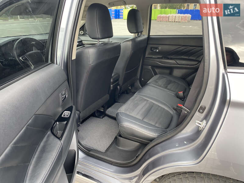 Позашляховик / Кросовер Mitsubishi Outlander 2016 в Коломиї