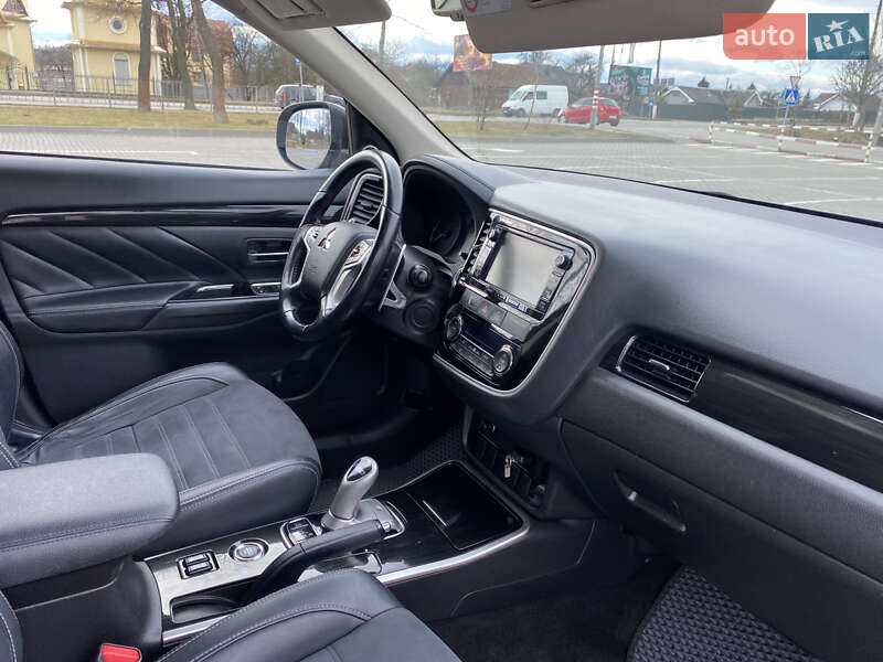 Позашляховик / Кросовер Mitsubishi Outlander 2016 в Коломиї