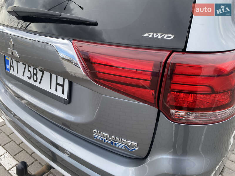 Позашляховик / Кросовер Mitsubishi Outlander 2016 в Коломиї