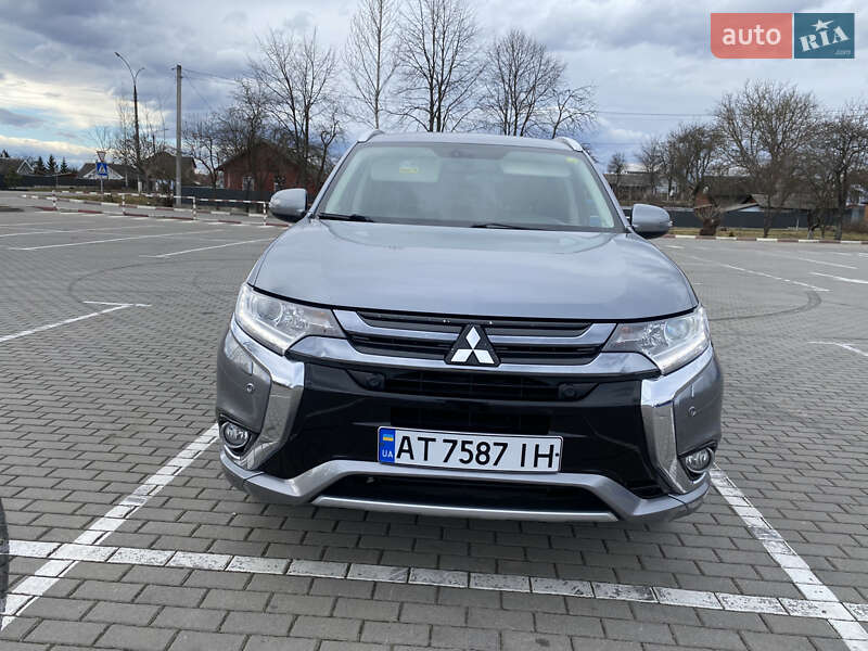 Позашляховик / Кросовер Mitsubishi Outlander 2016 в Коломиї