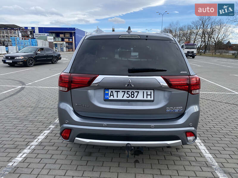 Позашляховик / Кросовер Mitsubishi Outlander 2016 в Коломиї