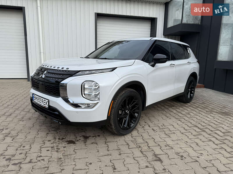 Позашляховик / Кросовер Mitsubishi Outlander 2022 в Києві
