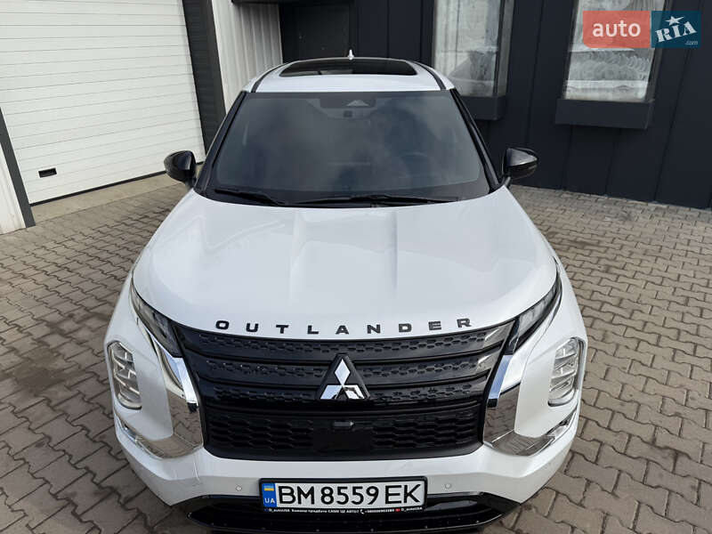 Позашляховик / Кросовер Mitsubishi Outlander 2022 в Києві