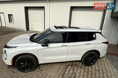 Внедорожник / Кроссовер Mitsubishi Outlander 2022 в 