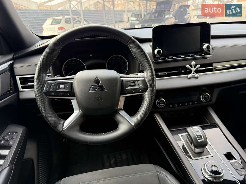 Позашляховик / Кросовер Mitsubishi Outlander 2022 в Києві