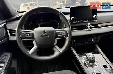Внедорожник / Кроссовер Mitsubishi Outlander 2022 в 