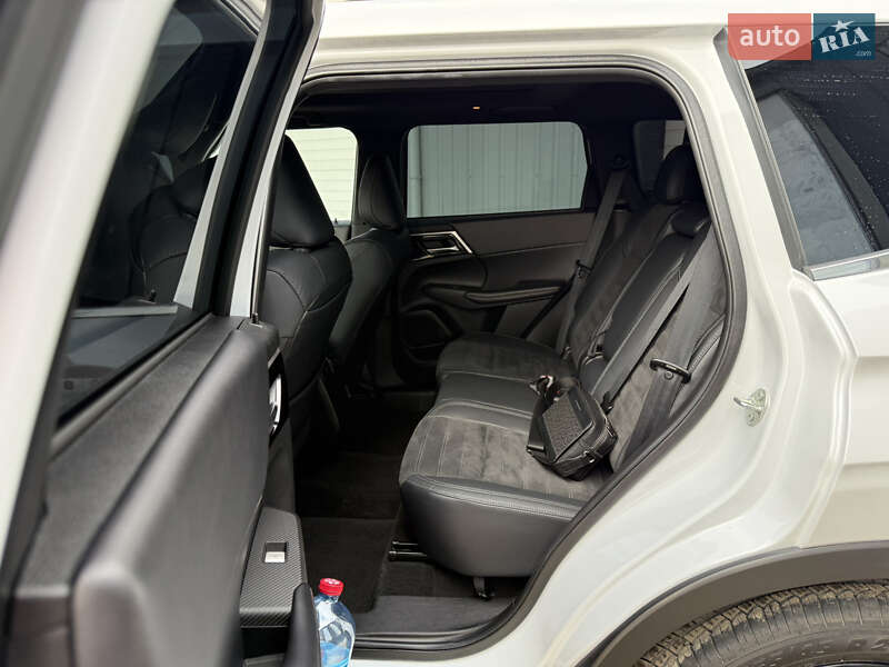 Позашляховик / Кросовер Mitsubishi Outlander 2022 в Києві