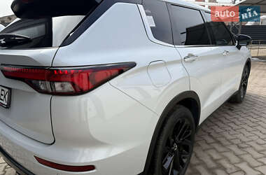 Внедорожник / Кроссовер Mitsubishi Outlander 2022 в 