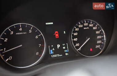 Внедорожник / Кроссовер Mitsubishi Outlander 2014 в 
