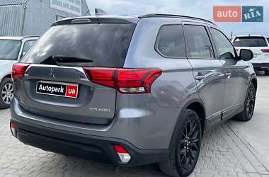 Позашляховик / Кросовер Mitsubishi Outlander 2019 в 