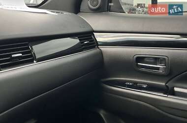 Позашляховик / Кросовер Mitsubishi Outlander 2019 в 