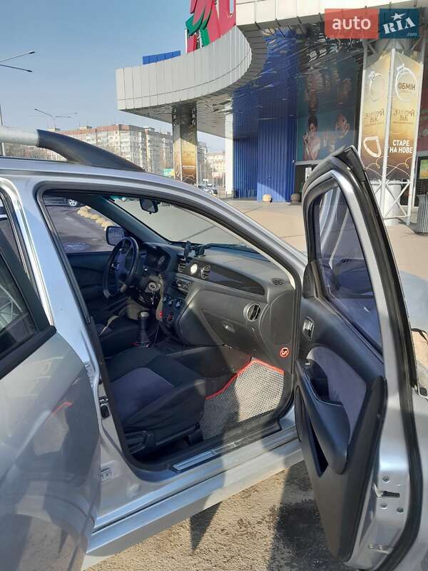 Внедорожник / Кроссовер Mitsubishi Outlander 2004 в Днепре