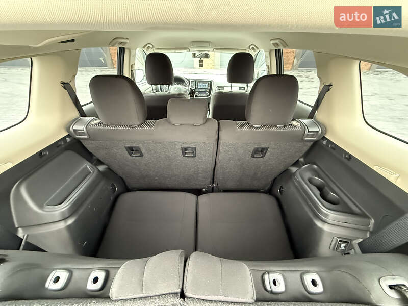 Внедорожник / Кроссовер Mitsubishi Outlander 2017 в Черновцах